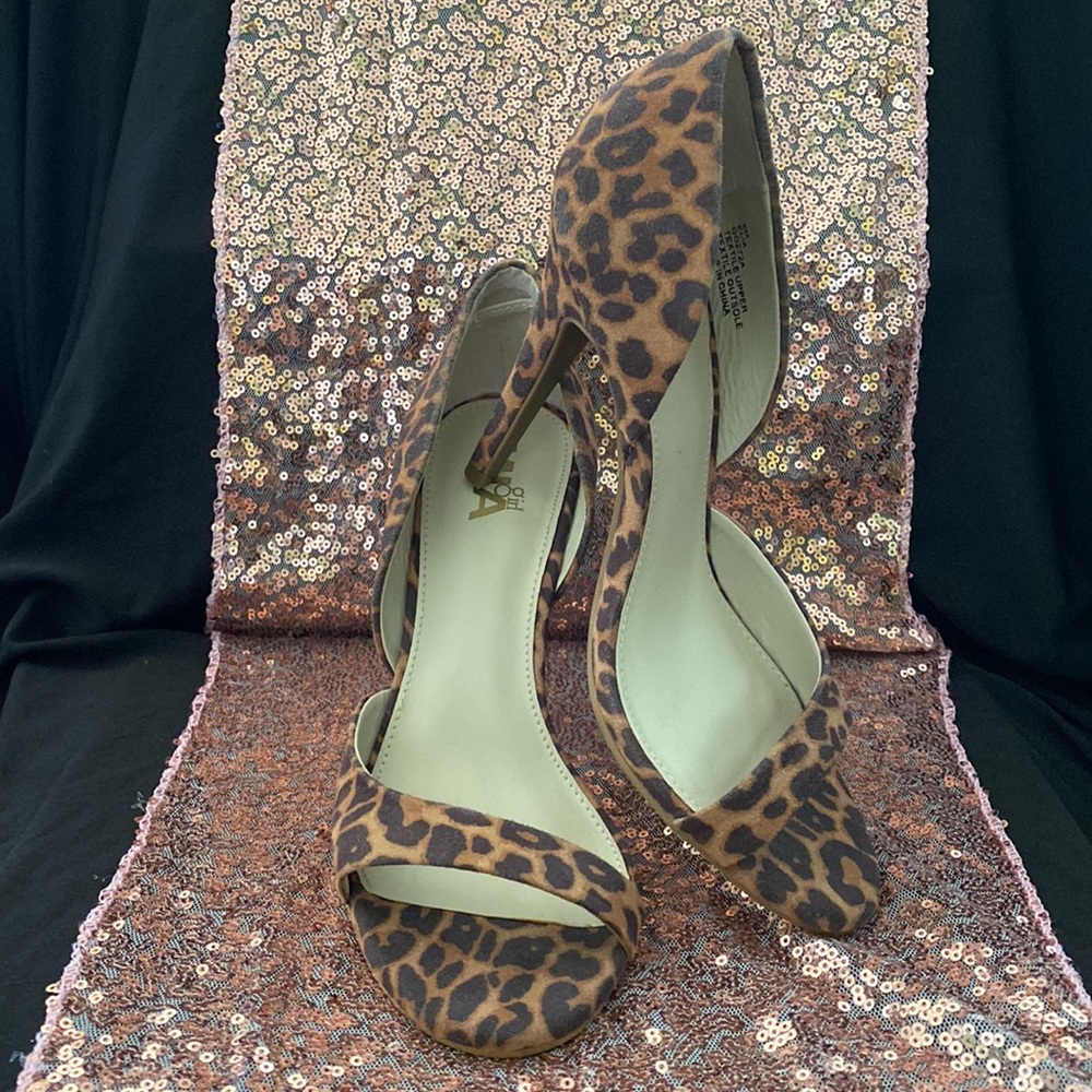 Sexy yet sophisticated Leopard print heels